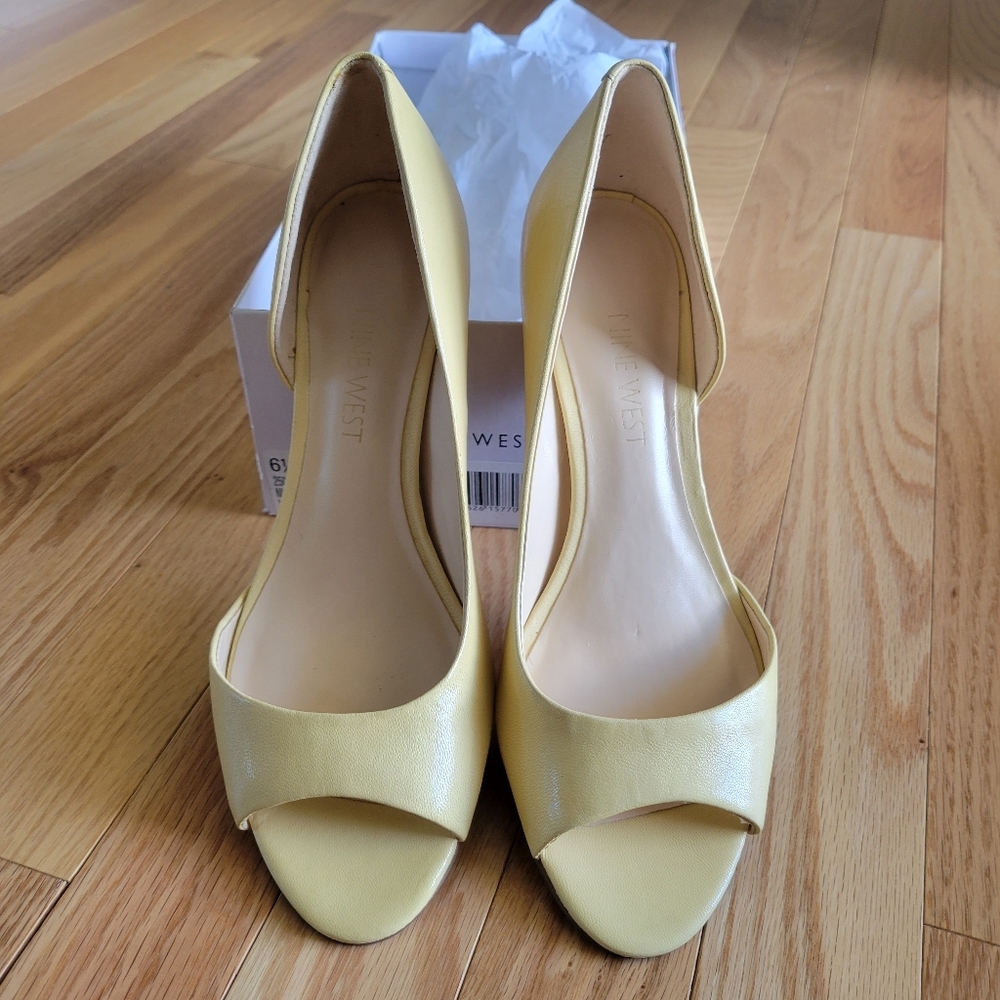 NIB!! Nine West NW NAEMA Yellow Open Toe Pumps